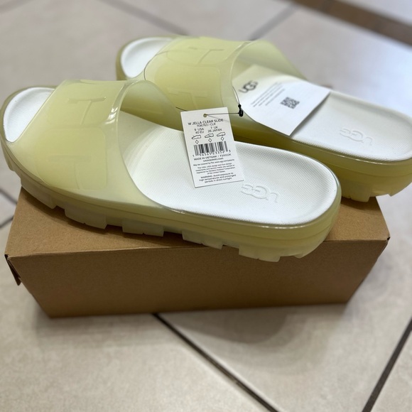 NWB UGG SLIDES-SANDALS/SIZE 40EU-10US-RUN BIG/SEETRUE BEIGE TINT/AUSTRALIA - Picture 1 of 8